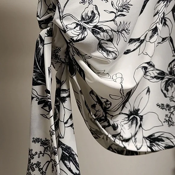 NWOT WHBM Floral Sleeveless Blouse. Size: XXSP. - Picture 3 of 5